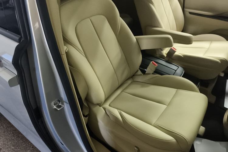 Used Buick GL8 New Energy 2025 Lushang First-Drive Edition 7-Seater
