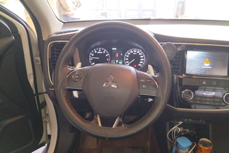 Used Mitsubishi Outlander 2016 2.4L 4x4 Elite Edition 5 Seats Steering Wheel