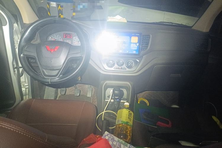 Used Wuling Hongguang V 2022 1.5L Jingqu Edition Enclosed-Window Vehicle with Electric Power Steering LAR