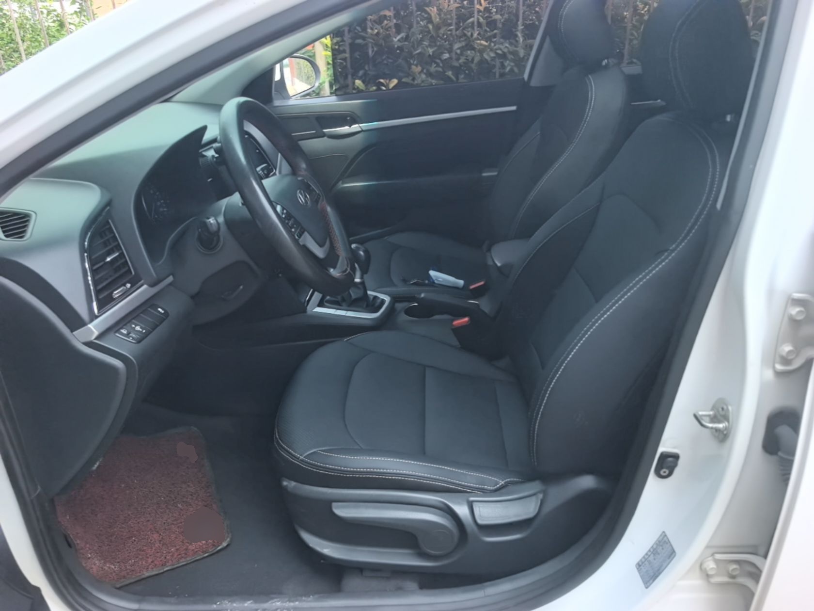 Vordere Reihe im Auto