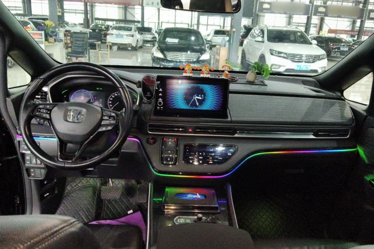 Used Honda Elysion 2024 2.0L eHEV Luxury Edition Center Console