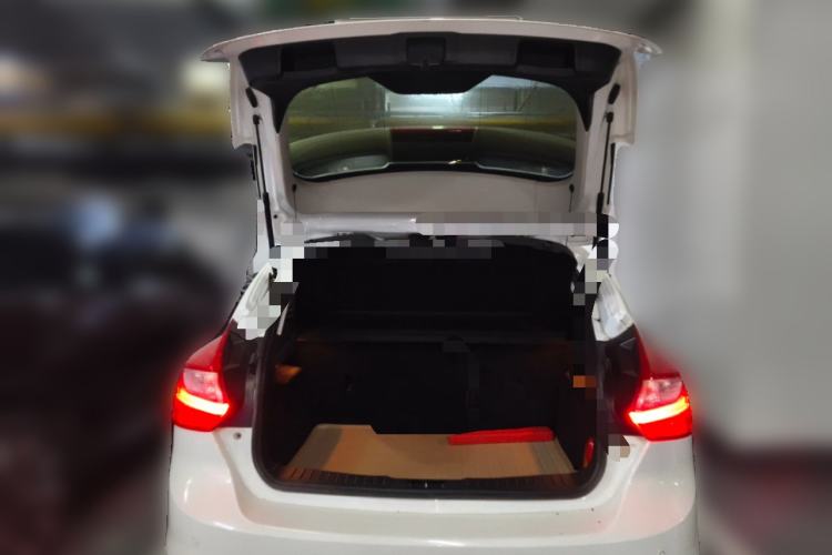 Used Ford Focus 2012 Hatchback 2.0L Manual Luxury Sport Model Trunk