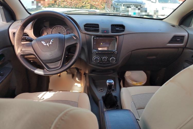 Used Wuling Hongguang 2016 1.5L S Comfort Version Interior 2