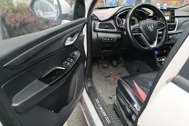 Used Baojun 730 2019 1.5L Manual Fashion Model 7-seater National V Driver Seat