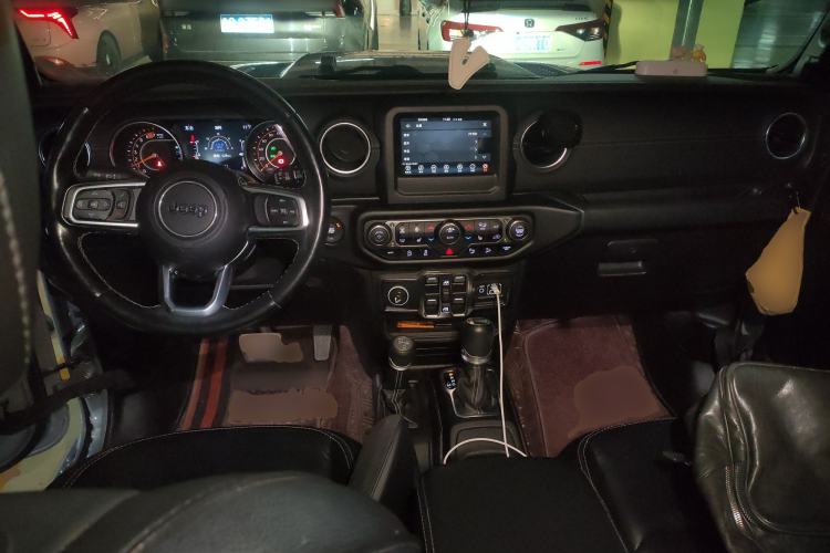 Used Jeep Wrangler 2019 2.0T Sahara 4-Door Version China V Standard
