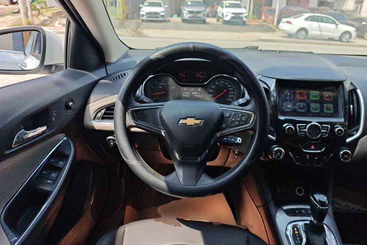 Used Chevrolet Cruze 2015 1.5L Automatic Luxury Edition Steering Wheel
