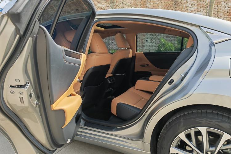 Used Lexus ES 2021 200 Excellence Edition
