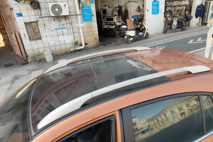 Used Soueast V6 Lingshi 2015 CROSS 1.5L CVT ZhiZun Model
