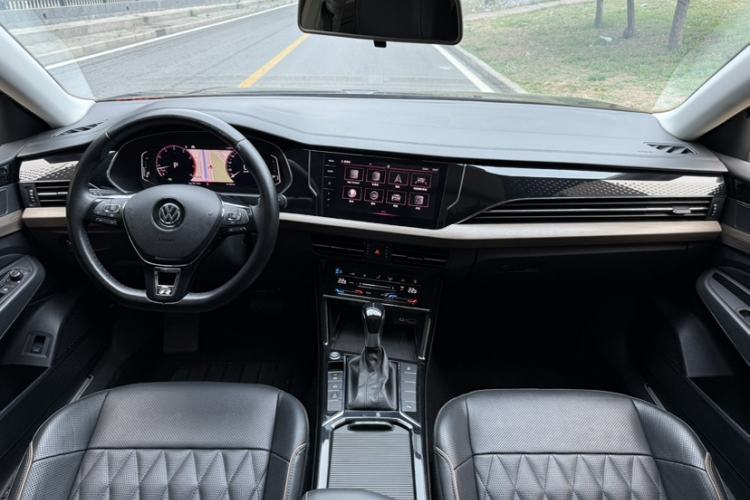 Used Volkswagen Passat 2020 330TSI Luxury Edition China VI Interior 9