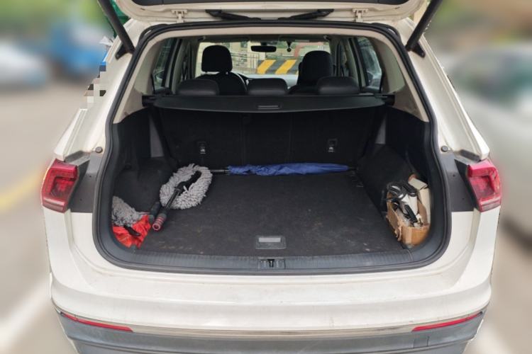 Used Volkswagen Tiguan L 2018 380TSI Automatic All-Wheel Drive Luxury Edition Trunk