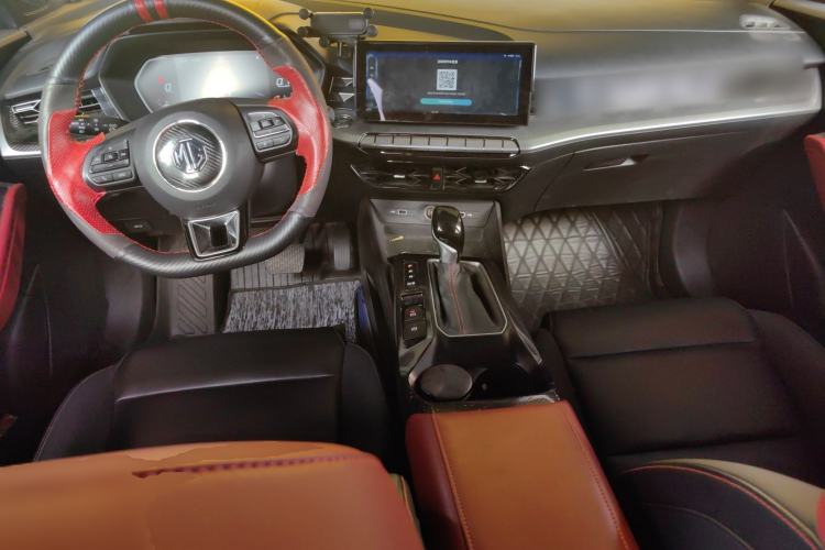 Used MG 5 2021 180 DVVT CVT Youth Luxury Edition Center Console