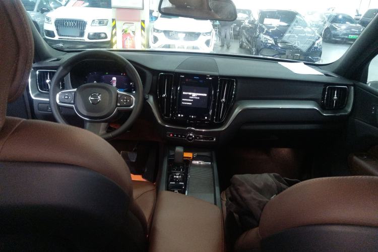 Used Volvo XC60 2024 B5 4x4 Smart Luxury Edition
