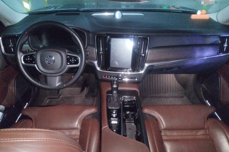 Used Volvo V90 2017 Cross Country T5 AWD Prestige Edition Center Console