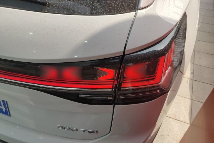 Used Volkswagen Tayron 2023 300TSI Two-Wheel-Drive Luxury Plus Advanced Edition Right Rear Taillight