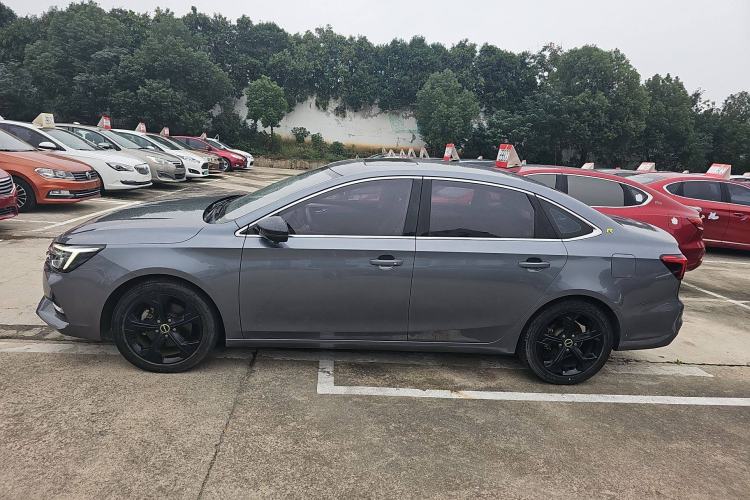 Used Roewe i6 MAX 2020 300TGI Automatic "Swell Cool Smart Drive" Edition
