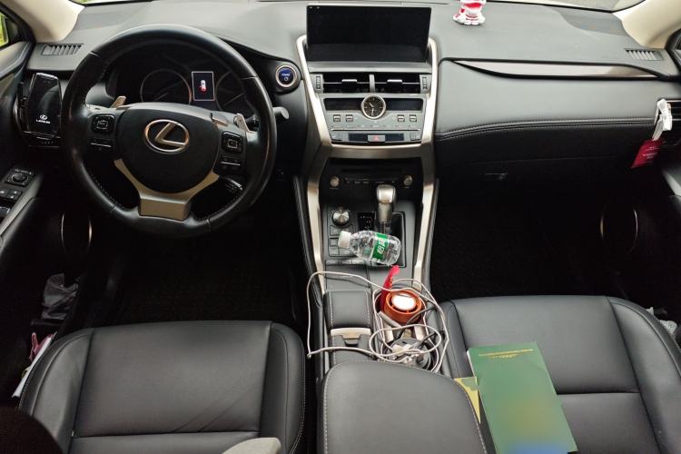 Used Lexus NX 2018 300h Front-Wheel-Drive FENGSHANG Version China V Emission Standard Center Console