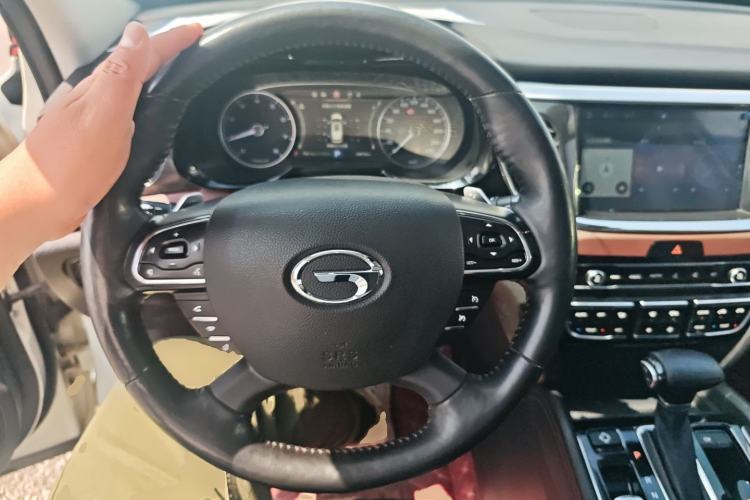 Used GAC Trumpchi GS8 2017 320T Two-Wheel Drive Luxury Smart Connectivity Version (7 Seats) Steering Wheel