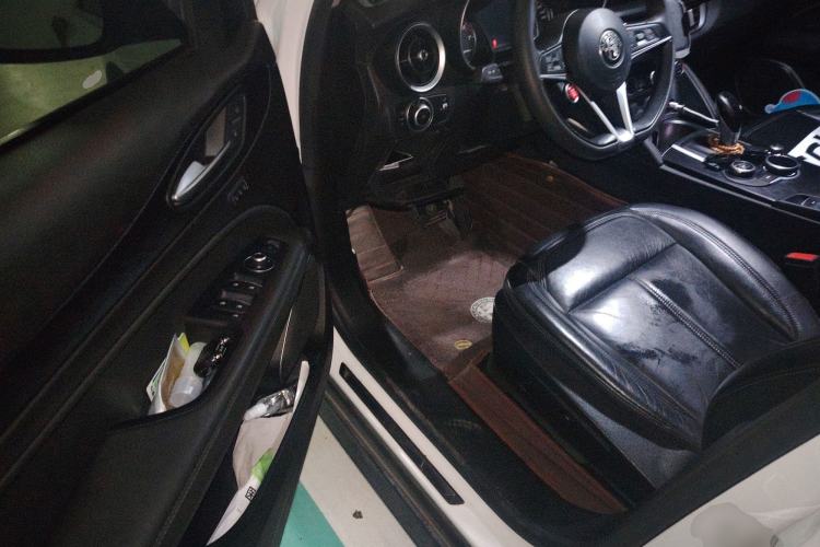 Used Alfa Romeo Stelvio 2017 2.0T 200HP Luxury Edition Driver Seat