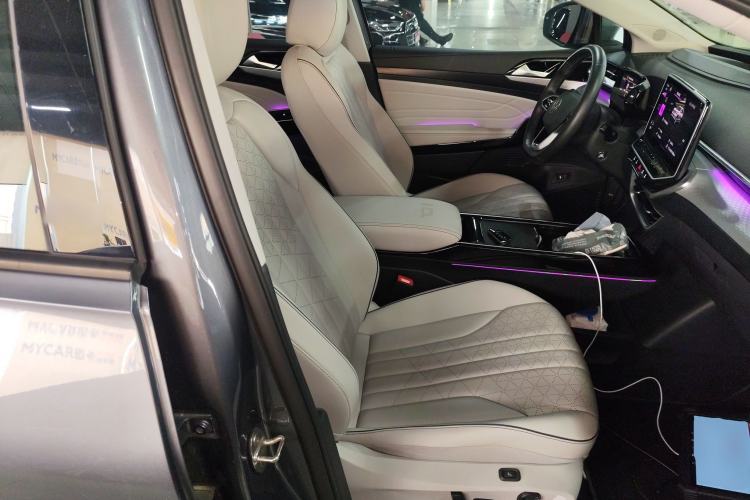 Used Volkswagen ID.6 X 2021 Prime Smart Four-Wheel Drive Edition Right Front Seat