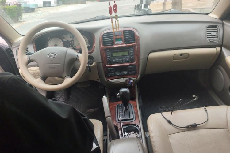 Used Hyundai MoInca 2009 2.0L Automatic Prestige GL Trim
