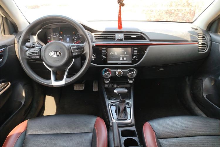 Used Kia KX Cross 2017 1.4L AT GLS Center Console
