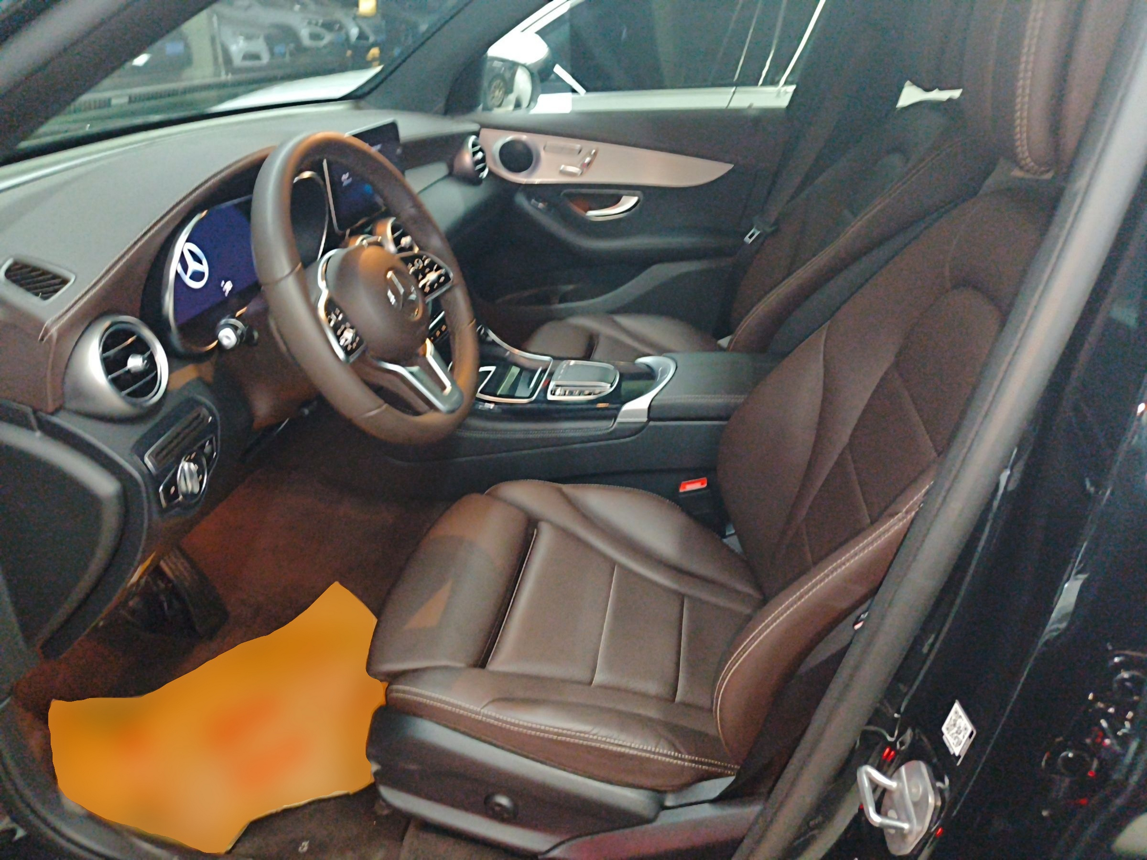 المقاعد الأمامية داخل السيارة