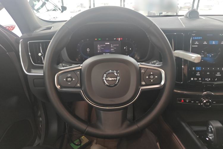 Used Volvo XC60 2023 B5 4x4 Smart Luxury Edition Steering Wheel