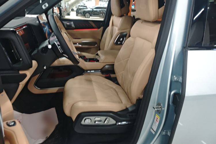 Used Formula Leopard 8 2025 Smart & Brave Flagship Edition 7 Seats