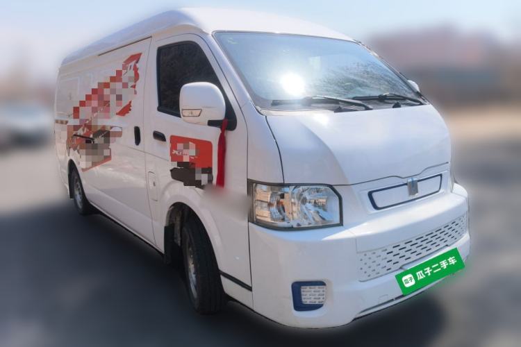Used Farizon Xingxiang E6 2022 Van with High Roof Equipped with CATL 50.23 kWh Battery Front Right 45 Deg