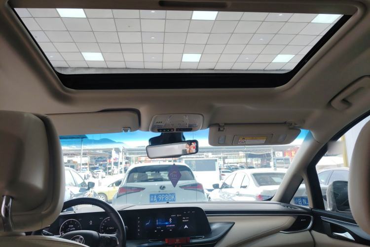 Used Buick GL8 2022 ES Landtrek 653T Luxury Edition