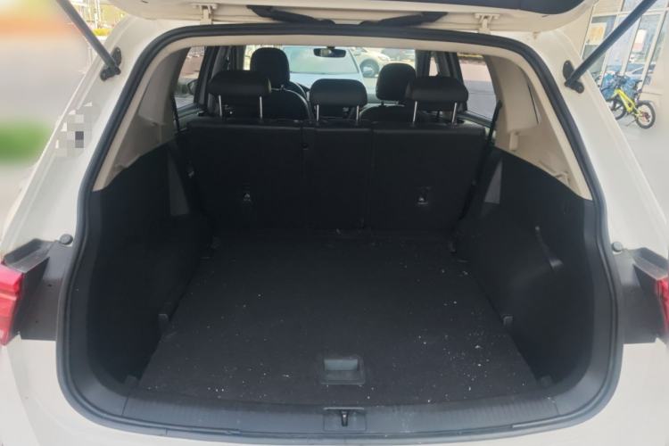 Used Volkswagen Tiguan L 2017 330TSI Automatic Two-Wheel Drive Luxury Edition Trunk