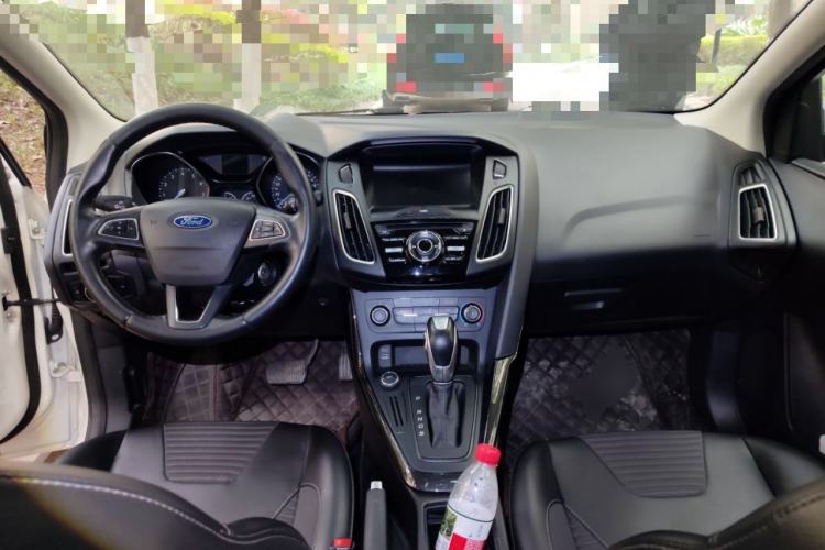 Used Ford Focus 2018 Sedan Classic 1.6L Automatic Trendy SmartDrive Edition Center Console