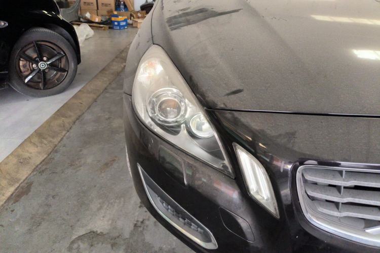 Used Volvo V60 2013 T5 Comfort Edition Right Front Headlight