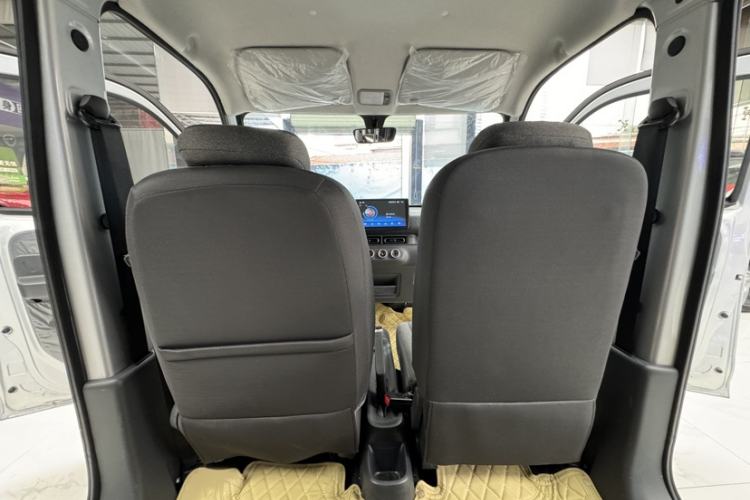 Used Wuling Zhiguang New Energy 2025 Comfort Model Interior 8