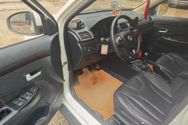 Used Dongfeng Fengon 370 2016 1.5L Manual Luxury 7-Seater Driver Seat