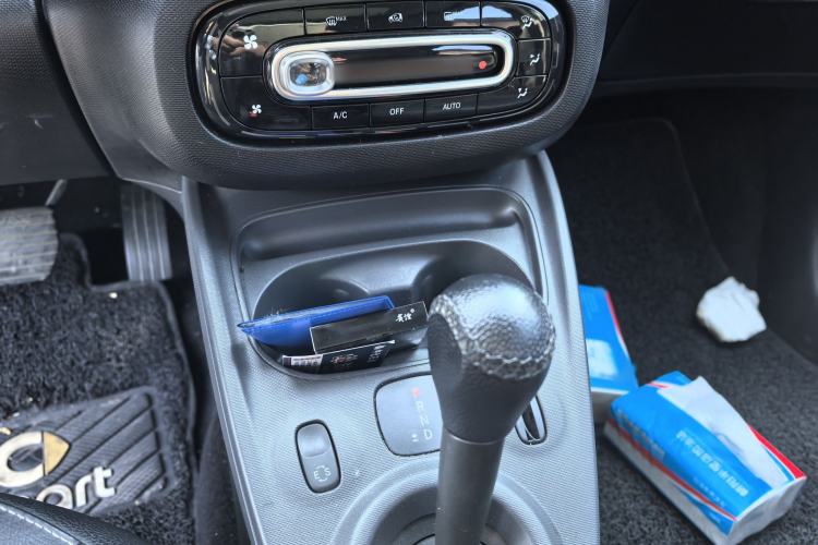 Used smart forfour 2018 0.9T 66 kW Pioneer Edition Interior 3