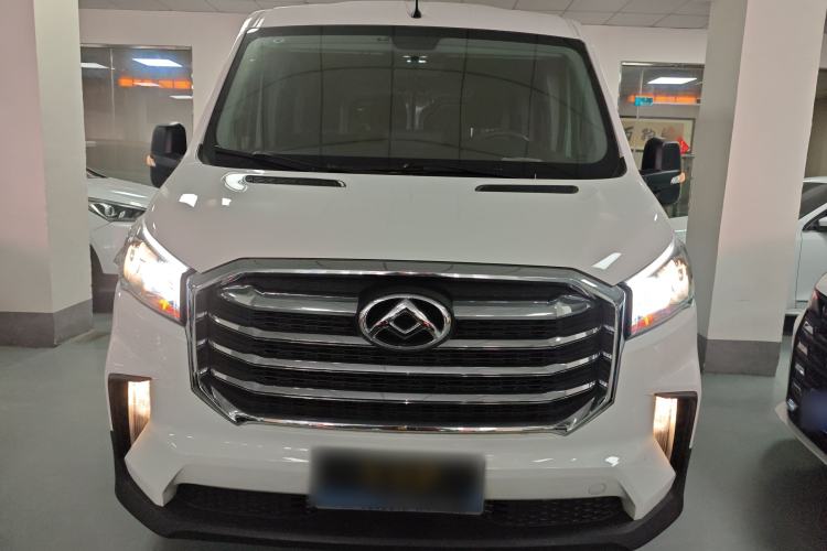 Used SAIC MAXUS Xintu V90 2022 2.0T AMT Yunjie Front-Wheel-Drive Short Wheelbase Mid-Roof Design with Single Rear Tire and 6 Seats