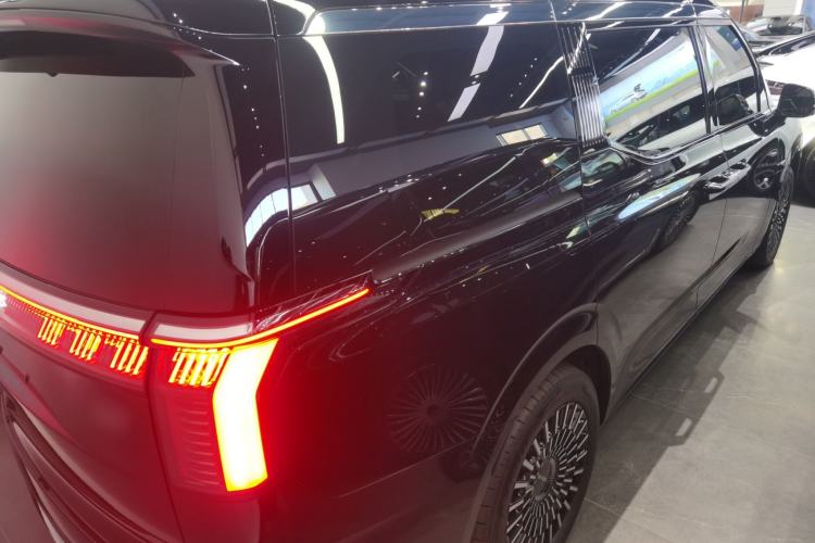 Used Zeekr 009 2024 Six-Seat Executive Version 4WD 108 kWh
