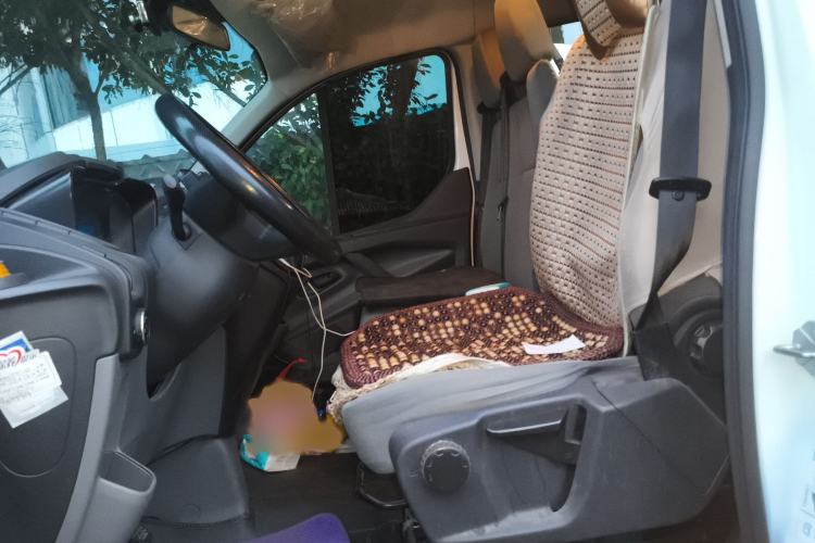 Used Ford Transit 2020 2.0T Diesel Multi-Function Commercial Vehicle Mid-Chassis Low-Roof Design with Dual Rear Doors Meeting China VI Emission Standards
