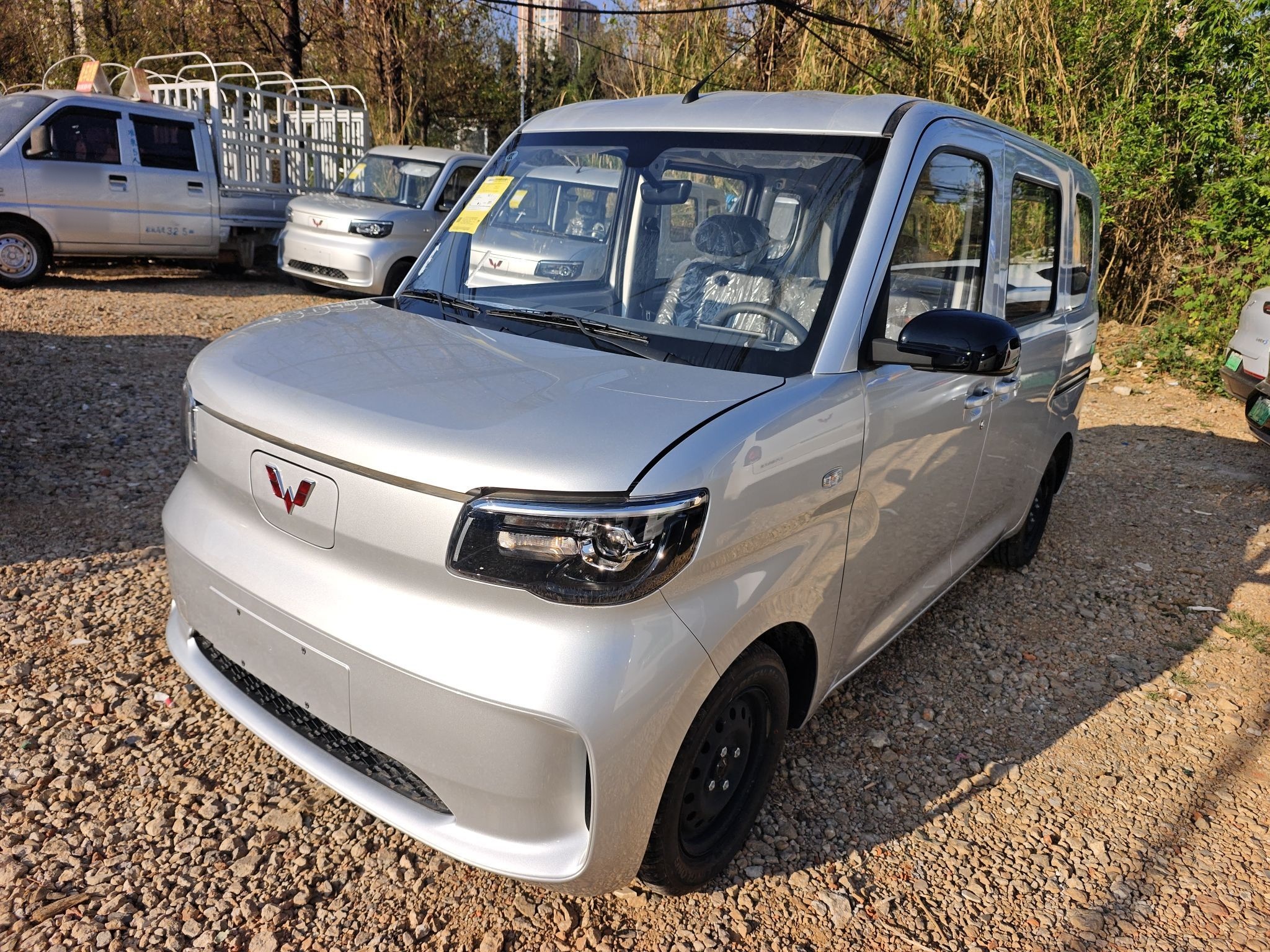 تحت مقدمة السيارة