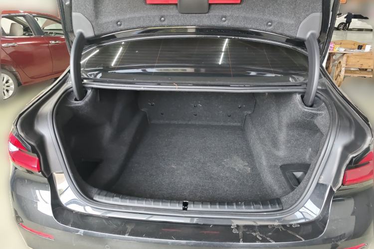 Used BMW 5 Series 2022 Second Facelift 525Li Luxury Package Trunk