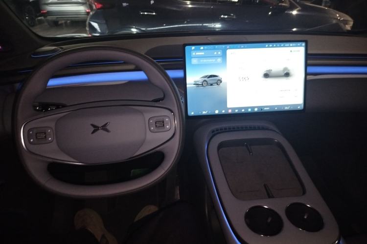 Used XPeng G7 2025 Model—702 Ultra Long Range Center Console