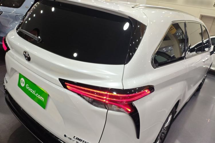 Used Toyota Sienna 2024 2.5L Hybrid Four-Wheel Drive Prestige Edition