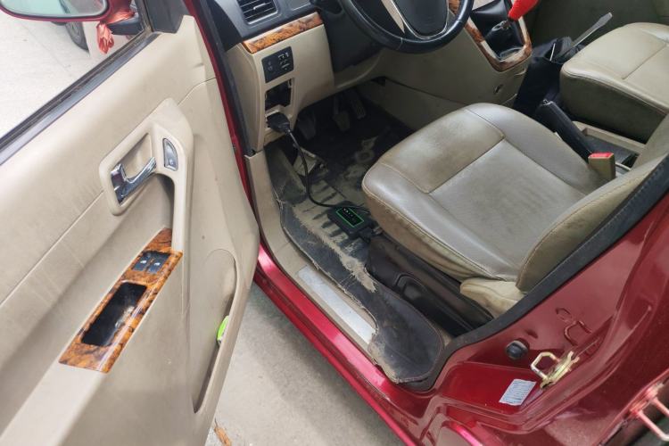 Used GAC Gonow Starry 2013 1.5L Seven-Seater Supreme Model Driver Seat