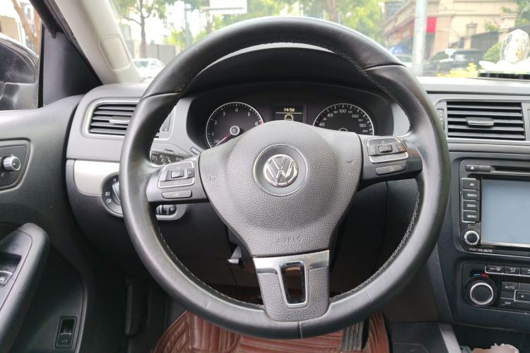Used Volkswagen Sagitar 2014 Revised Version 1.4TSI Manual - Fashion Edition Steering Wheel