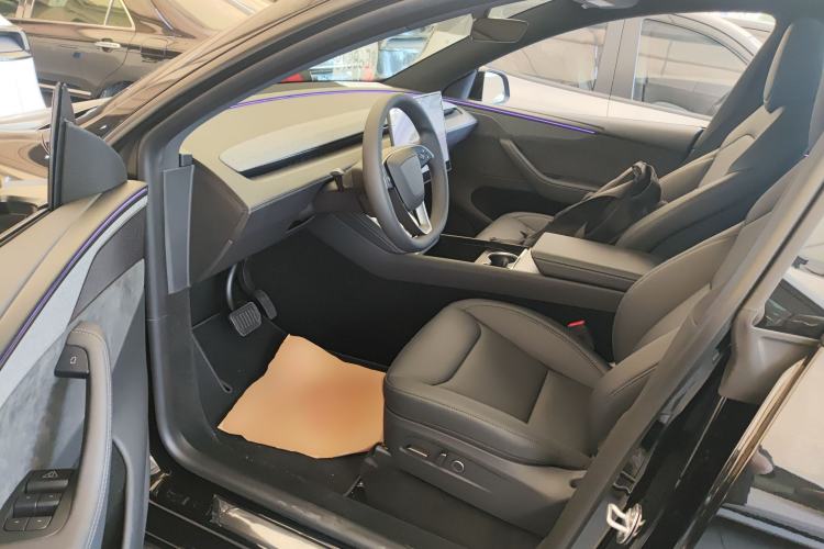 Used Tesla Model Y 2026 Long-Range All-Wheel-Drive Model
