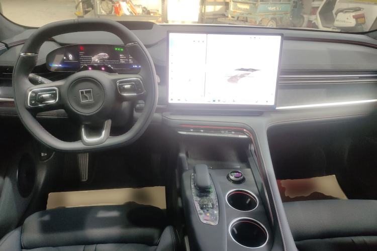 Used Zeekr 001 2026 Model 103° Rear-Drive Max Version Center Console