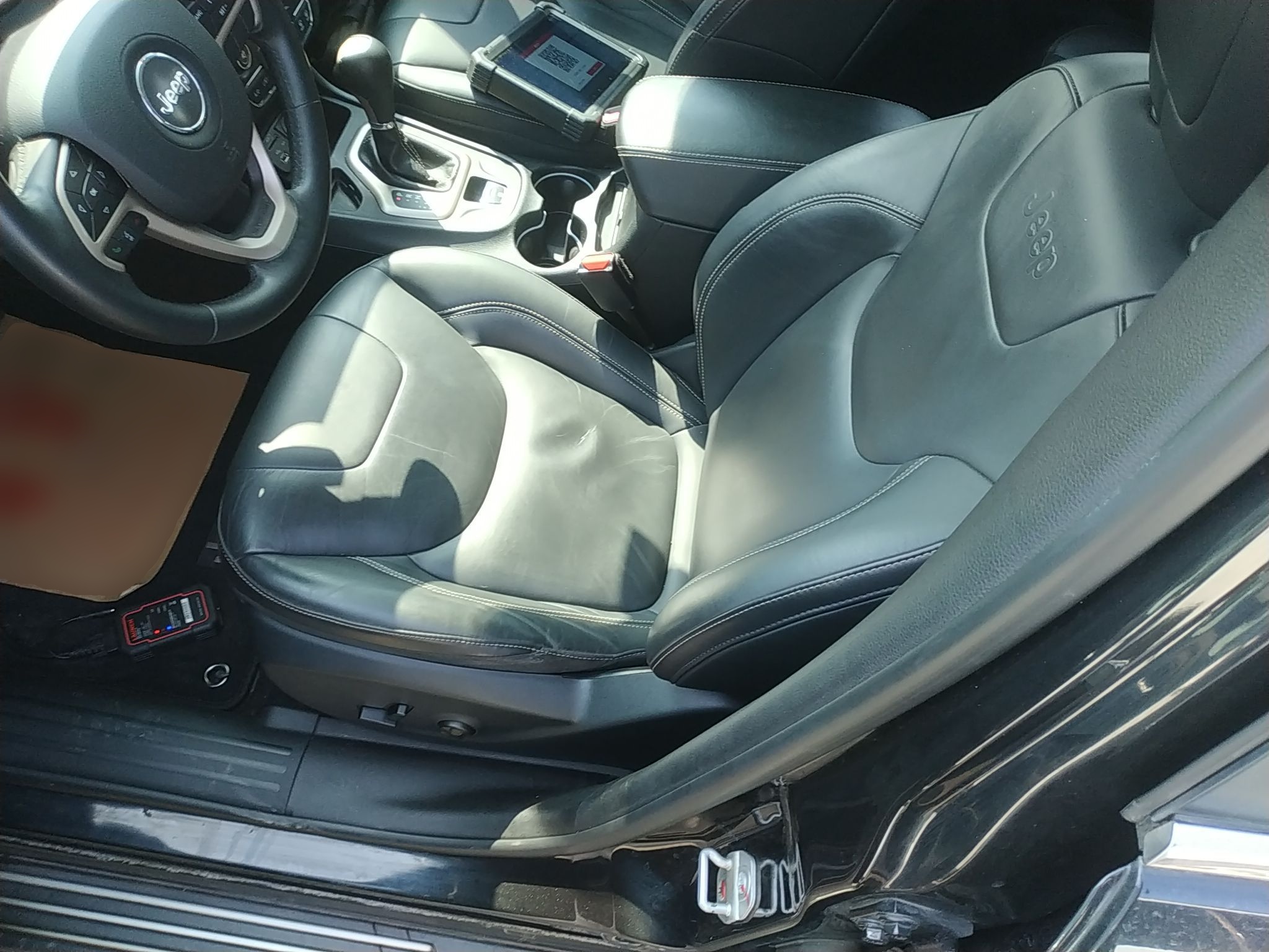 Переднее сиденье в автомобиле