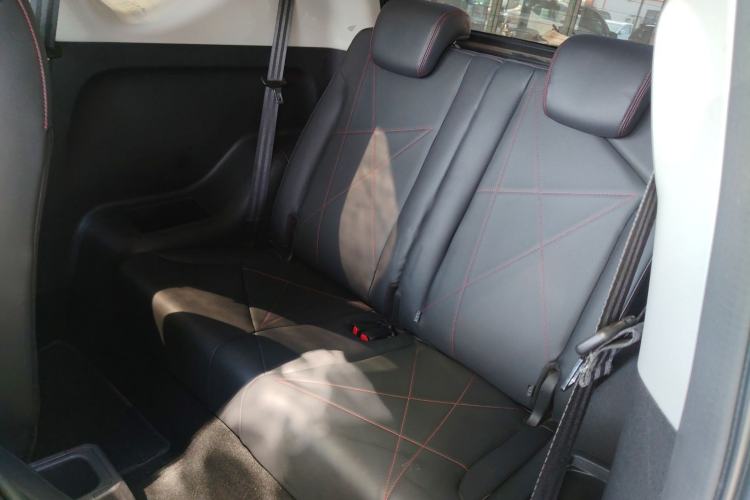 Used Chery QQ Little Ant 2022 Restyled Version Sweet Pink Edition Half-Sugar Version 28.8 kWh 30 kW 301 km Left Rear Seat