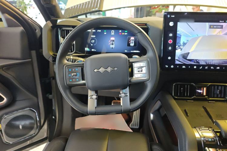 Used Formula Leopard 8 2025 Smart & Brave Flagship Edition 6 Seats Steering Wheel